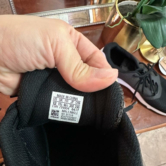 Adidas shoes - Picture 5 of 10